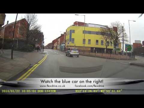 FlexDrive - Defensive Driving - Blue car runs a red light!