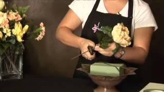 How to Make a Flower Arrangement Using Artificial Flowers