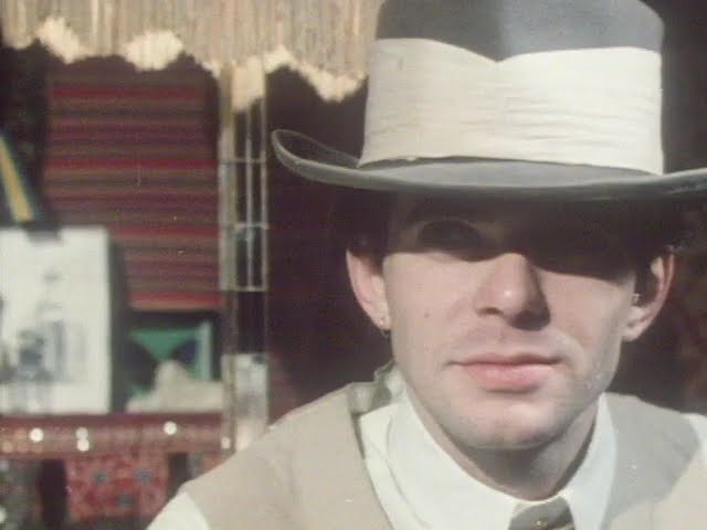 Video zu 'Golden Brown' ansehen