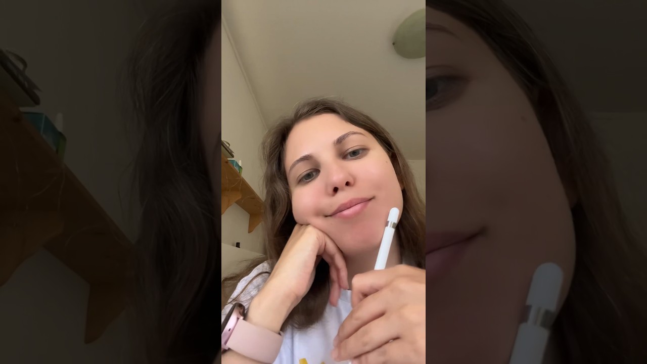 I create seamless patterns, and here I've drawn strawberries of different colors! What do you think?