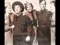 The Andrews Sisters - Beer Barrel Polka (Roll Out The Barrel) 1939