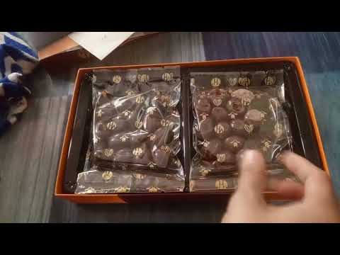 unboxing VAN HOUTEN roasted almonds coated with Dark Chocolate