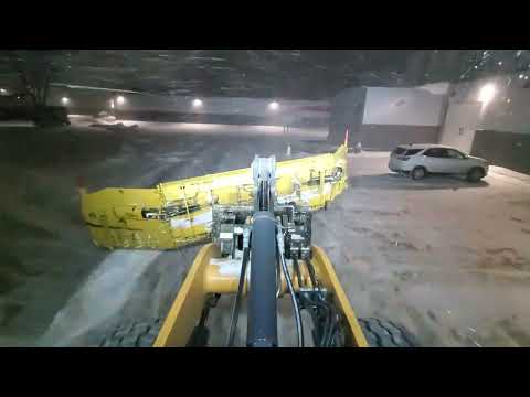 Snow plowing of a big commercial outlet firts pass of 14'' storm/ Metal Pless live Edge/ 2025 02 13