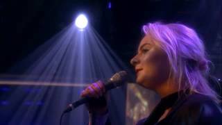 Muziek: Låpsley - Operator (He Doesn't Call Me) (minuut)