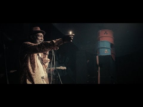 "Red eyes" - Vivian Jones & The Roots Defender Band @ Napoli