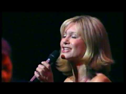Olivia Newton-John - "Banks of the Ohio" Live Concert in Japan 2003