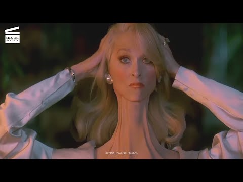 Death becomes her: ''I HAVE A HOLE IN MY STOMACH!''