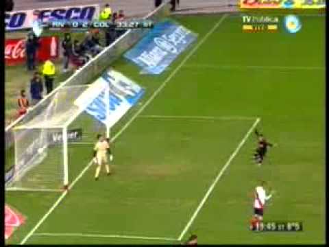 Colón gana 2 a 0 con goles de Curuchet y Ramírez en el Monumental