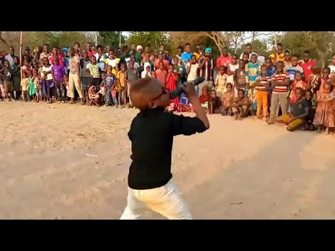 CHEKI BALAA LA KHAN SILLAH NA DOGO SILLAH KWENYE SHOW