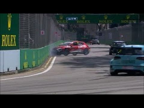 CRASHES + SPINS! TCR Series Race 1 at Marina Bay Street Circuit Singapore 17.09.2016