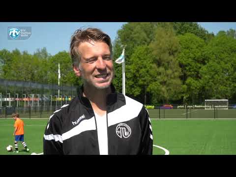 Voetbaltraining volgens de nieuwe regels bij VV Maarssen