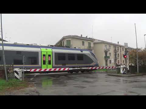 Passaggio a livello di via Ettore Grippa - Novara / Level Crossing / Spoorwegovergang / Paso a nivel