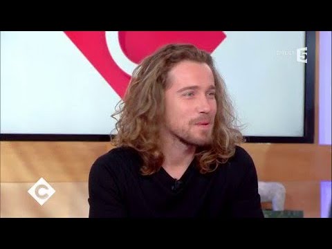 Julien Doré superstar ! - C à Vous - 04/12/2017