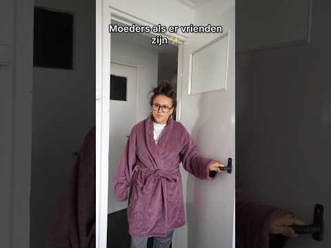 Moeders bij vrienden 👯😭 Is jouw moeder ook zo? 😅