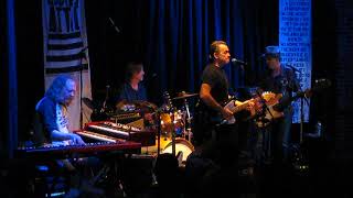 Tommy Castro & The Pain Killers: Blues All Around Me
