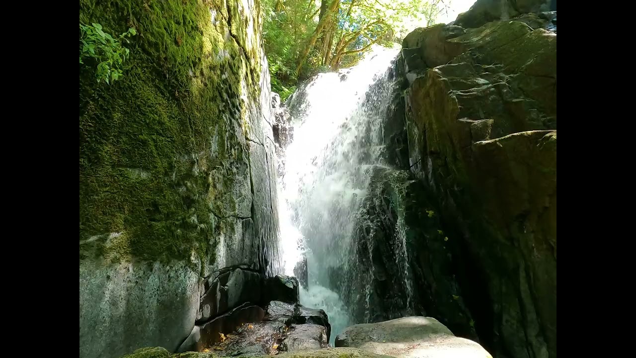 Oregon Waterfalls: Serene and Beautiful
