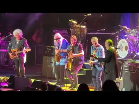 Pick Up The Pieces - Hamish Stewart w/Ringo Starr And His All Starr Band - Live In Detroit  10-7-23