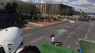 Estado de exceção! Manifestantes são reprimidos. #ForaTemer