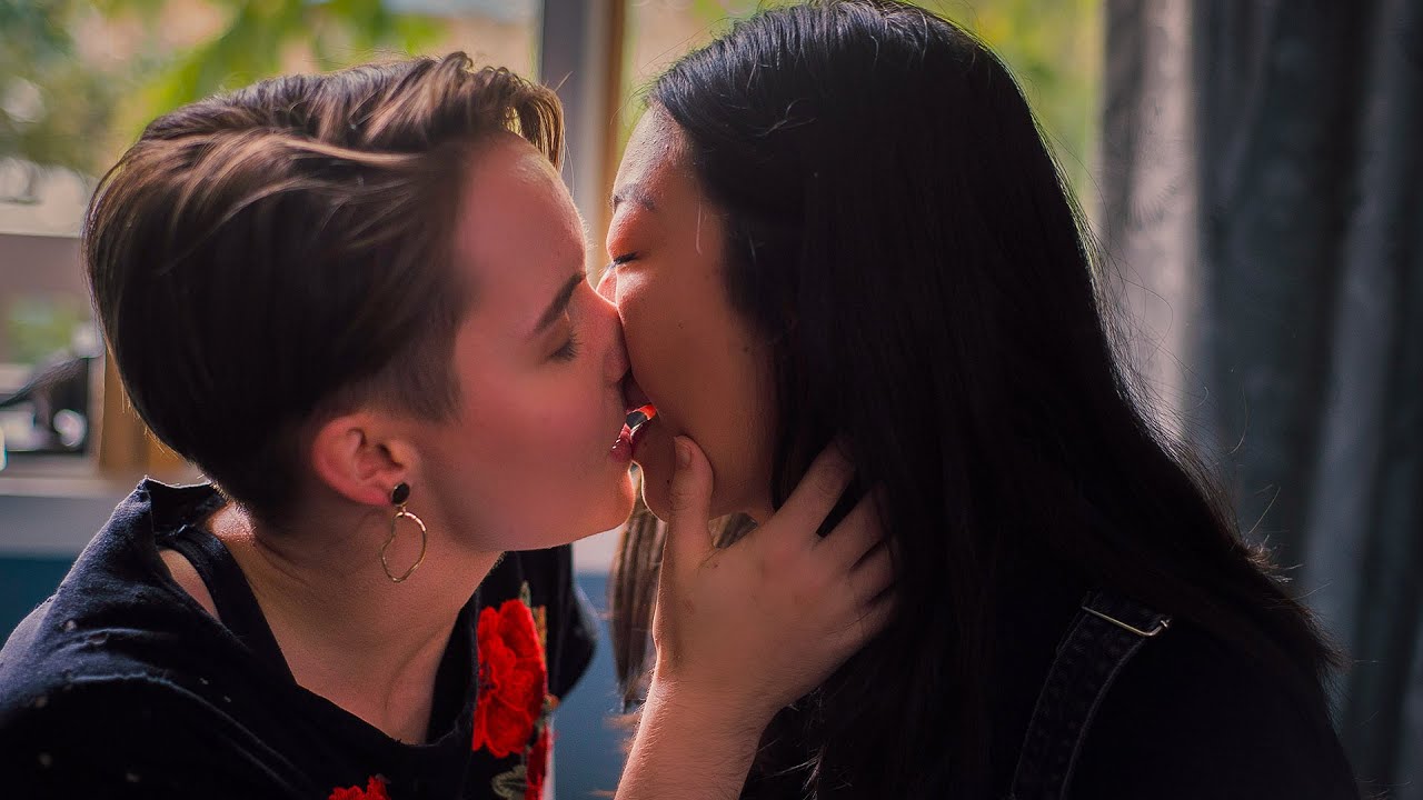 Putar video Tell Me Why - FLUNK S1 E24 - LGBT Series Lesbian Teen Drama sekarang Tell Me Why - FLUNK S1 E24 - LGBT Series Lesbian Teen Drama