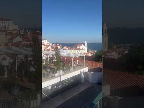 Bela Vista da Lisboa Velha a partir do Miradouro das Portas do Sol - Alfama - Portugal