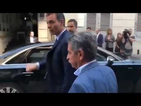 OIGA UN RESPETO. INDIVIDUO INSULTA A PEDRO SÁNCHEZ Y MIGUEL ÁNGEL REVILLA LE LLAMA LA ATENCIÓN.