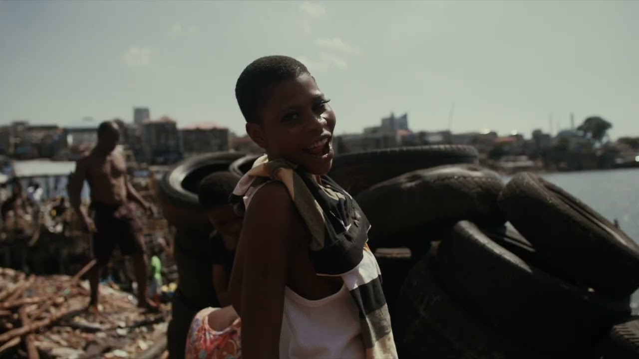 Miniature de la vidéo Tráiler de 'ANWAR' (LLENO DE LUZ) de Rosa García Loire, protagonizado por Alex Txikon du film Anwar