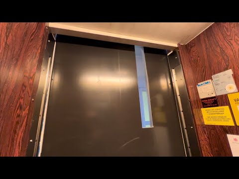 1980 KONE BD-Traction Elevator @ Trädgårdsgatan 27, Sundsvall, Sweden.