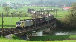 preview picture of video 'Züge auf der Aargauischen Südbahn im April 2012, von Hendschiken bis Rotkreuz'