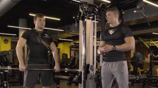 Podciąganie sztangi wzdłuż tułowia — wideo