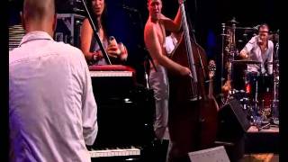 Avishai Cohen - 'Shalom Aleichem' live (Jazz in Marciac, 2010)