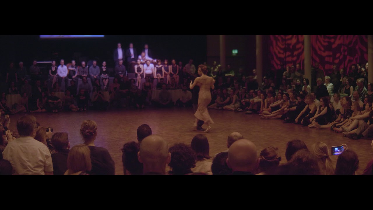 Chicho Mariano Frumboli y Adelma Rago bailan "Organito de la tarde" por Di Sarli en Basel