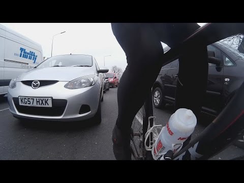 KG57HXK - Road Rage Driver Assaults Cyclist