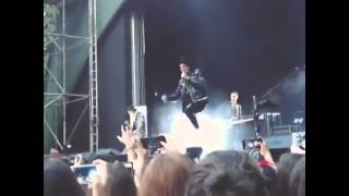 The Neighbourhood   Everybody&#39;s Watching Me Uh Oh 1 @ Vancouver