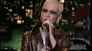 Annie Lennox PAVEMENT CRACKS (TV Performance 2004)