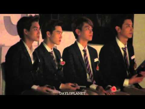 131114 EXO (Suho, Kai, Chanyeol, Baekhyun) Focus During IU's Red Shoes