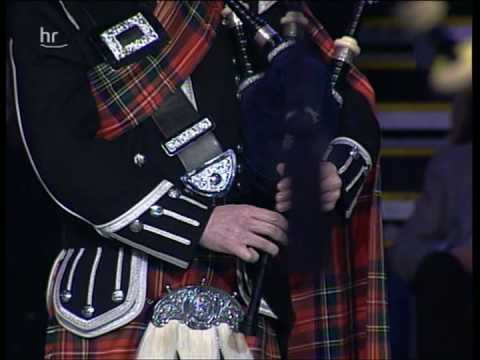 The Strathclyde Police Pipe Band - Musikschau der Nationen 2004