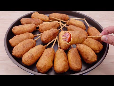 Lanche com salsicha. Hot Dog no Palito. CORN DOGS.