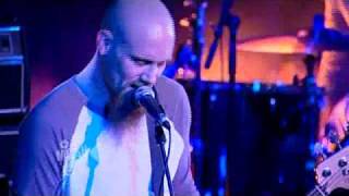 Mondo Generator &quot;SO HIGH SO LOW&quot; (Live) | Moshcam