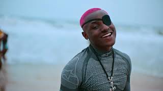 Das Video zu 'GIRLFRIEND' (jetzt ansehen)