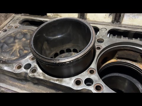 Detroit diesel 8v92TA 2 stroke diesel tear down. Rust broken bolts counter bore problems