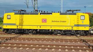 DB Bahnbau in Action mit der 143 352-3 im Schlepp