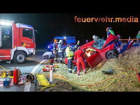 Eine eingeklemmte Person nach schwerem Verkehrsunfall