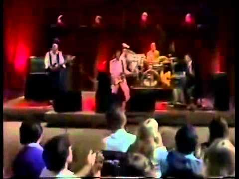 King Crimson Live on Friday's "Elephant Talk" & "Thela hun Ginjeet"