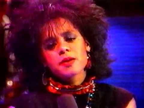 Sue Ann Carwell - 3 songs live on NightTimes Variety TV show 1981