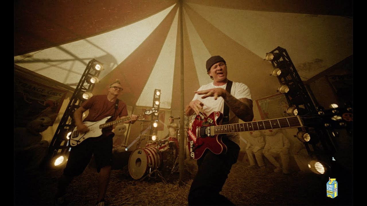 blink-182 - EDGING (Official Video) - YouTube