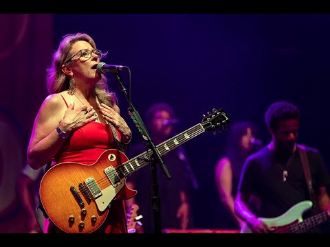 Susan Tedeschi shreds! on "Just Wont Burn" 11/29/22 Boston, MA