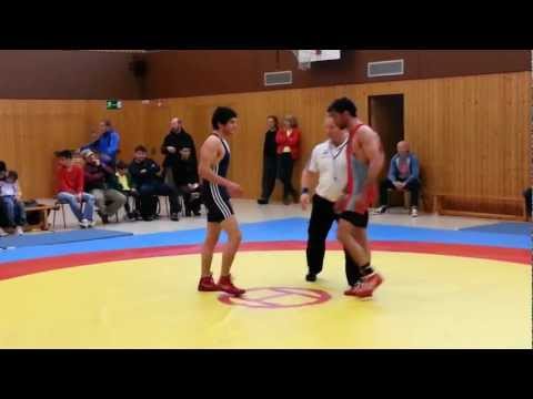Oberligakampf am 29.09.12  - Afghanischer SV vs SC Roland II - Mobin Hakimi vs Hussein Karimov