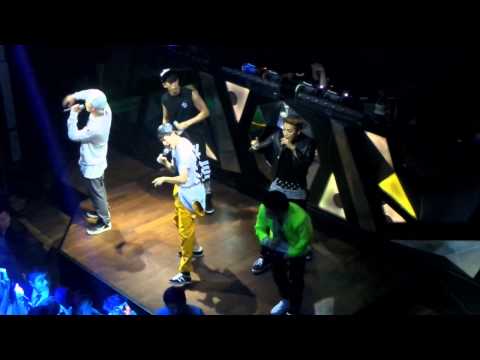 [FANCAM] 140927-2PM Guerilla Party (Hands Up)