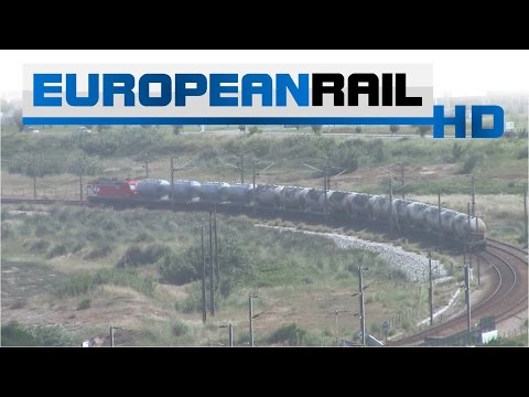 MEDLOG ex CP Carga 4700 loco + comboio cimento cement exits the tunnel at Espinho