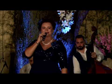 Kalocsai Zsuzsa - Fagyban, közepében a télnek, csókért könyörögtem te néked